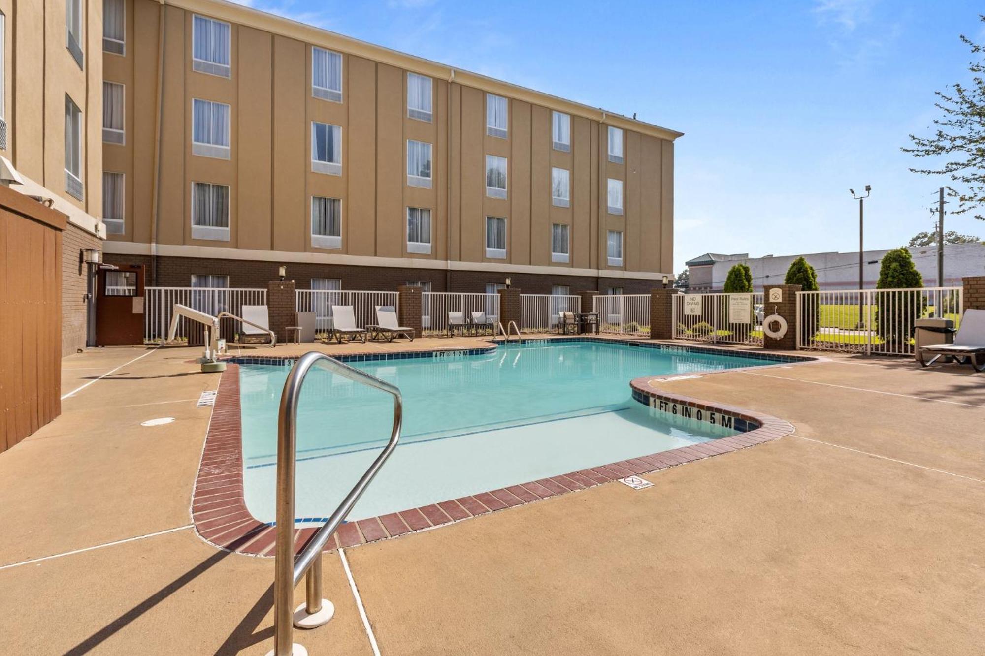 Holiday Inn Express Hotel & Suites Starkville, An Ihg Hotel Zewnętrze zdjęcie