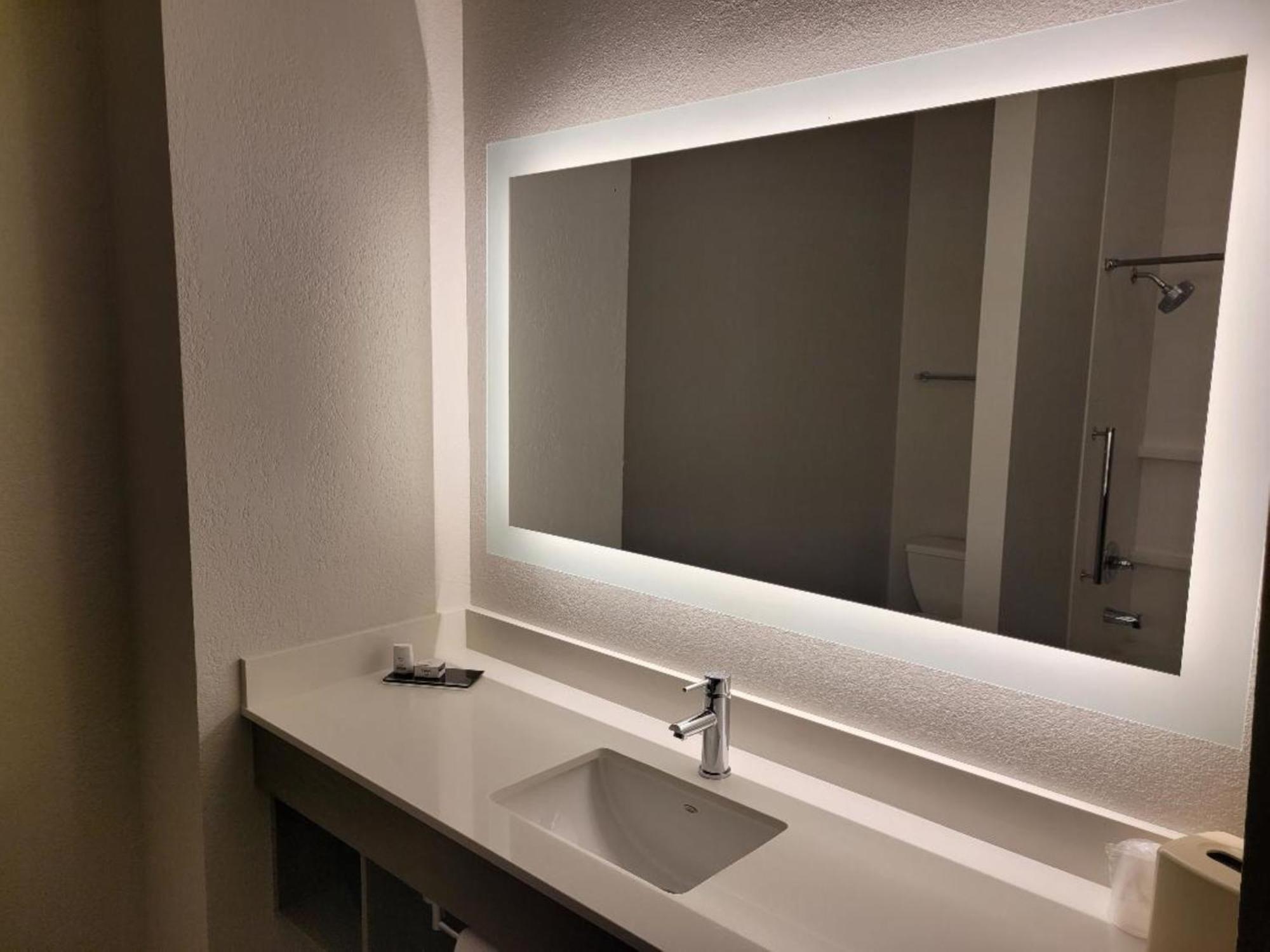 Holiday Inn Express Hotel & Suites Starkville, An Ihg Hotel Zewnętrze zdjęcie
